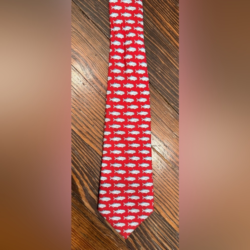 Vineyard Vines Fish Marine Life Men’s 100% Importer Silk Neck Tie Hand Made USA